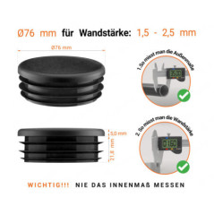 Schwarze Endkappe für Rundrohre in der Größe 76 mm mit technischen Abmessungen und Anleitung für korrekte Messung