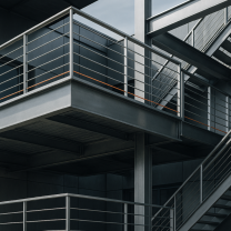 Die Vielseitigkeit von Metallkonstruktionen: Von soliden Grundlagen bis hin zu raffinierten Details